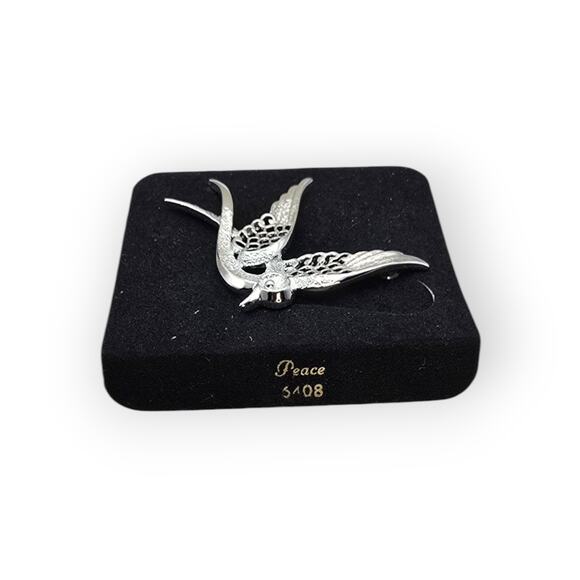 Vintage Sarah Coventry “Peace” Dove Brooch with Original Box – Silver Tone Gift - Picture 4 of 10